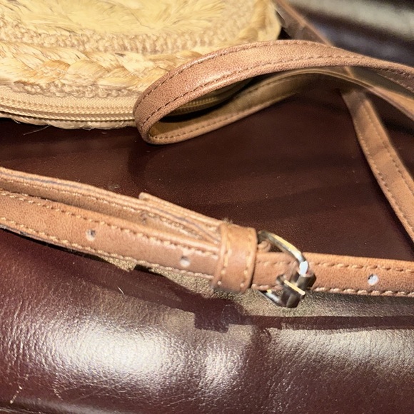 Round Jute Crossbody Bag - Picture 14 of 16